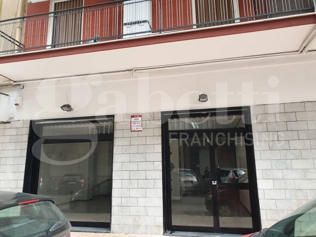negozio in affitto a Taranto in zona Italia-Montegranaro