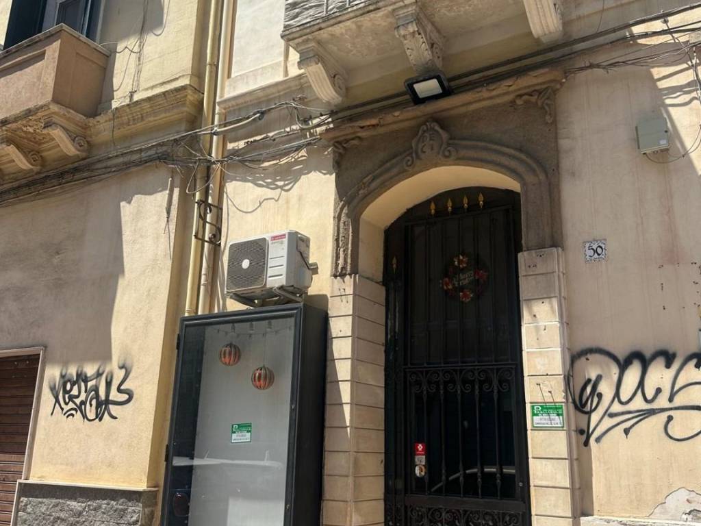negozio in affitto a Taranto in zona Borgo