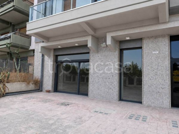 negozio in affitto a Taranto in zona Italia-Montegranaro