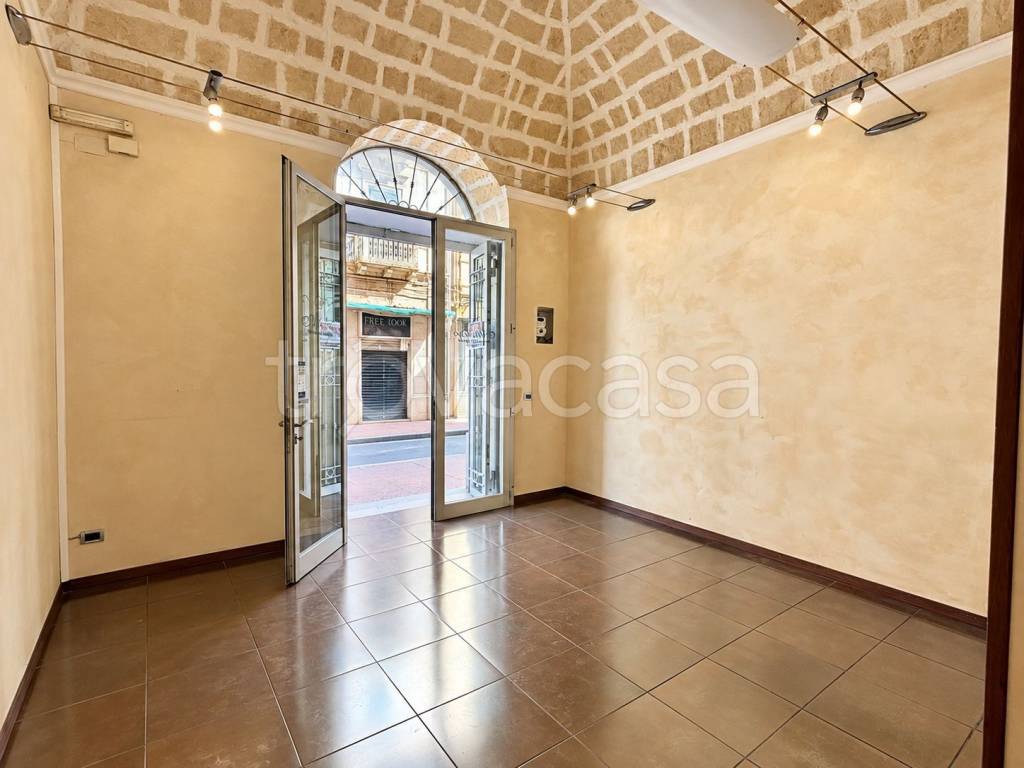 locale commerciale in affitto a Taranto in zona Borgo