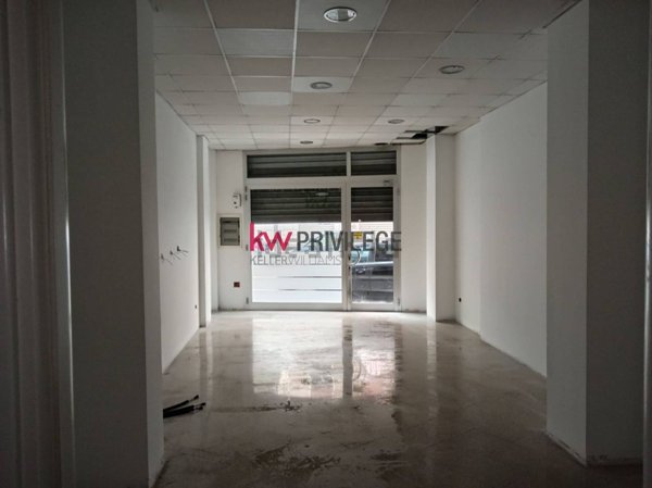 locale commerciale in affitto a Brindisi