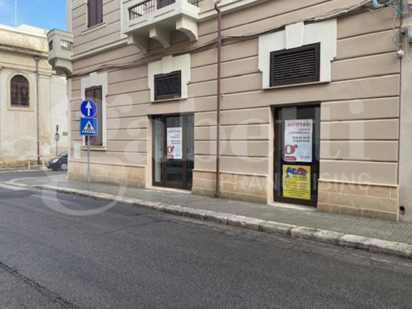 negozio in affitto a Brindisi in zona Centro Città