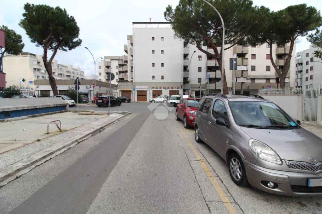 locale commerciale in affitto a Brindisi in zona Bozzano