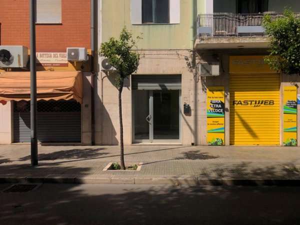 negozio in affitto a Brindisi in zona Commenda