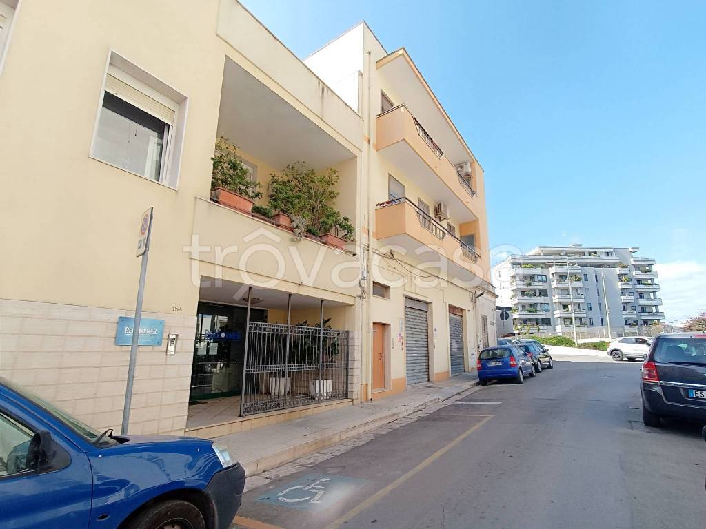 negozio in affitto a Brindisi in zona Cappuccini
