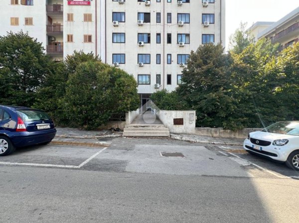 ufficio in affitto a Brindisi in zona Commenda