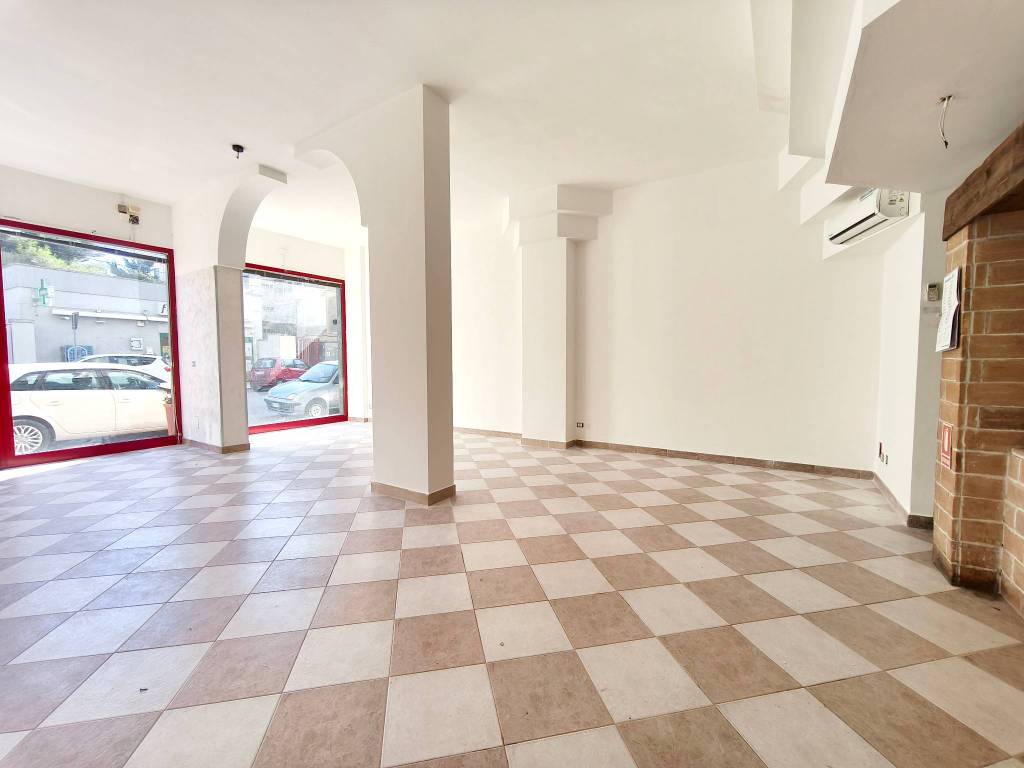 negozio in affitto a Brindisi in zona Cappuccini