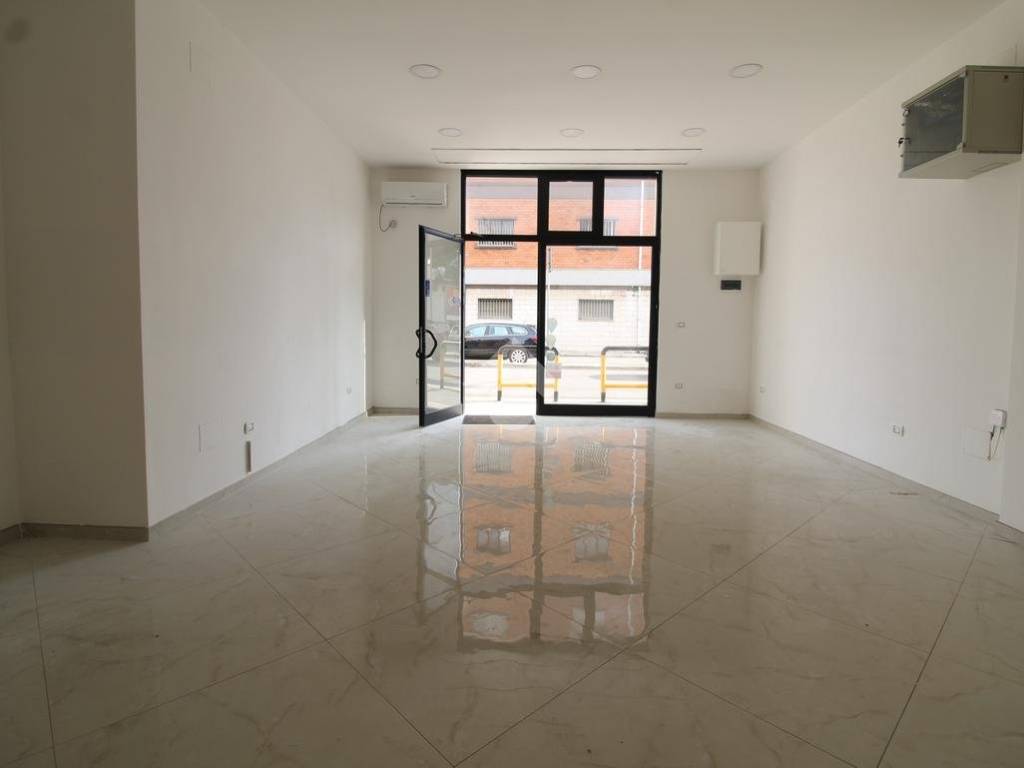 locale commerciale in affitto a Brindisi in zona Bozzano