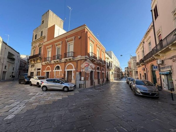negozio in affitto a Brindisi in zona Centro Città