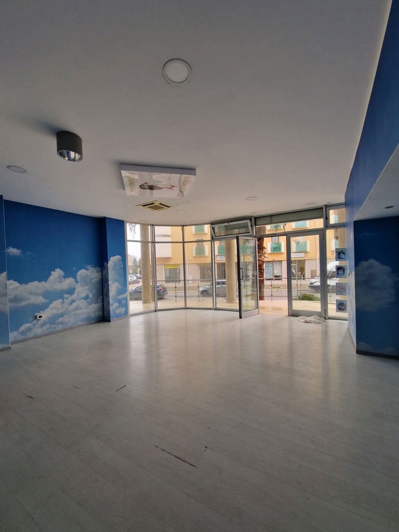 negozio in affitto a Brindisi in zona Commenda