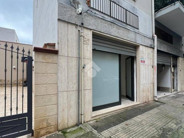 negozio in affitto a Brindisi in zona Commenda