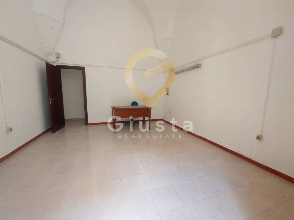 negozio in affitto a Brindisi in zona Centro Città