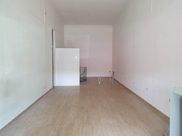 negozio in affitto a Brindisi in zona Bozzano