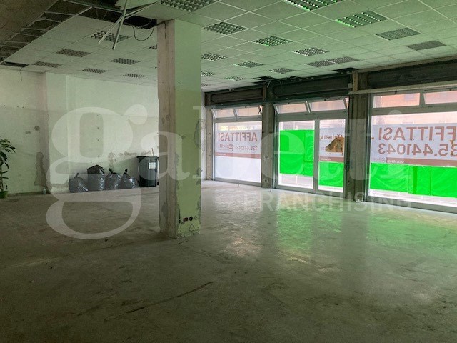 negozio in affitto a Brindisi in zona Commenda