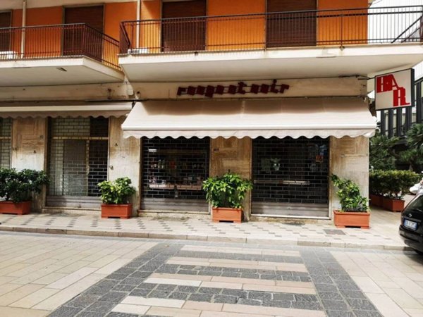 negozio in affitto a Brindisi in zona Centro Città