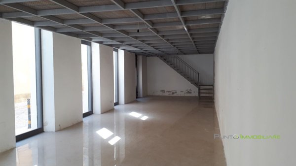 locale commerciale in affitto a Brindisi