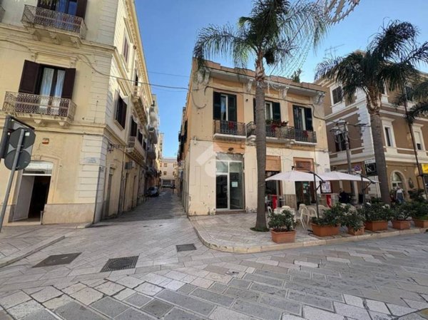 negozio in affitto a Brindisi in zona Centro Città