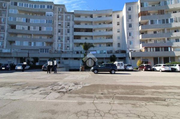 negozio in affitto a Brindisi in zona Bozzano