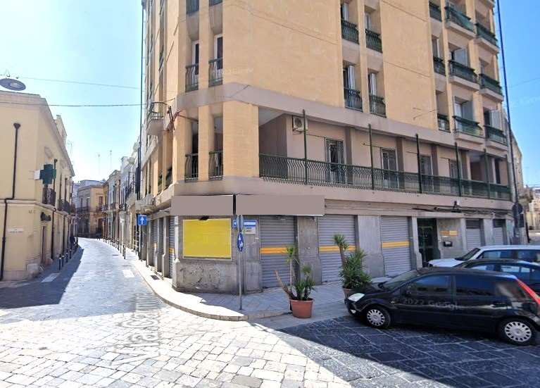 negozio in affitto a Brindisi in zona Centro Città