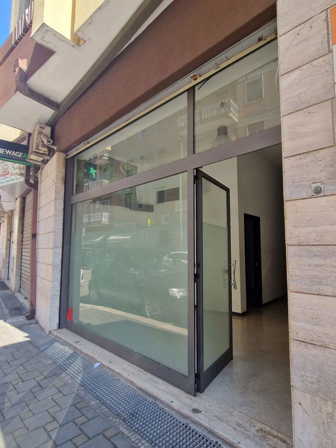 negozio in affitto a Brindisi in zona Cappuccini