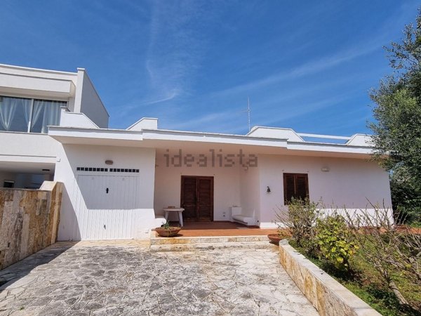 casa indipendente in affitto a Carovigno in zona Torre Santa Sabina