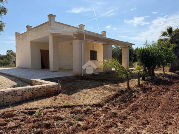 casa indipendente in affitto a Carovigno in zona Torre Santa Sabina