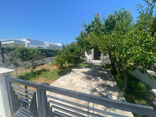 casa indipendente in affitto a Carovigno in zona Serranova