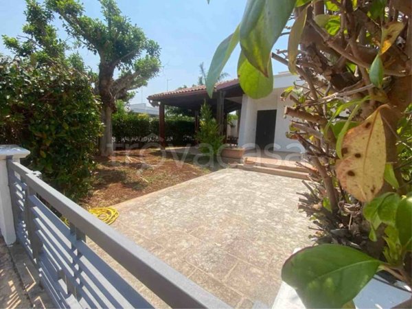 casa indipendente in affitto a Carovigno in zona Torre Santa Sabina