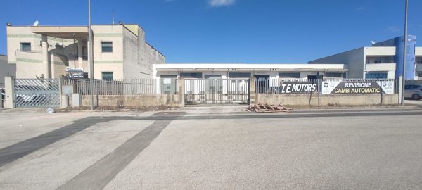 locale commerciale in affitto a Francavilla Fontana