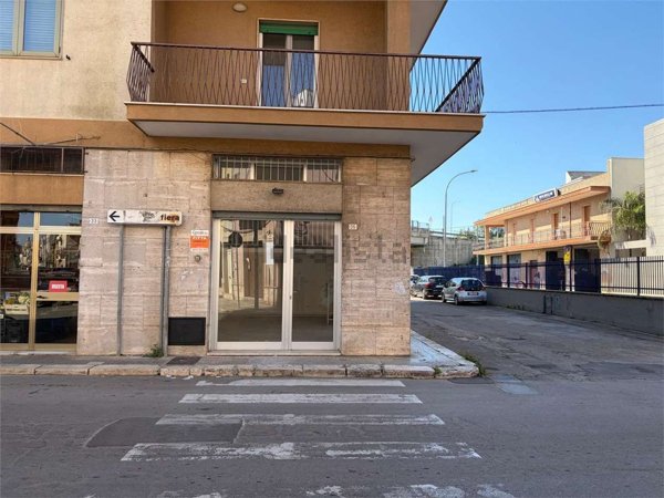 locale commerciale in affitto a Francavilla Fontana