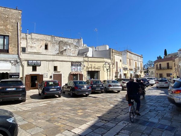 locale commerciale in affitto a Mesagne