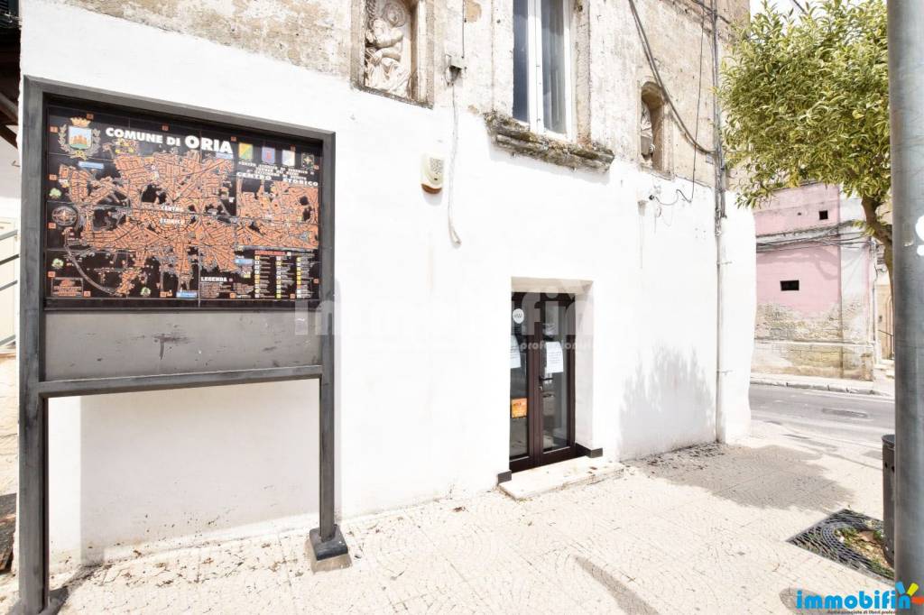 negozio in affitto ad Oria
