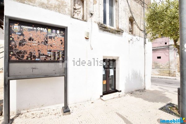 locale commerciale in affitto ad Oria