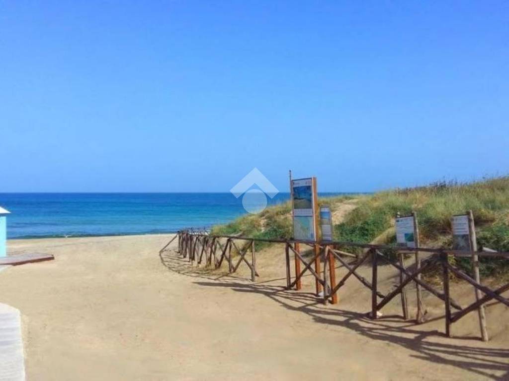 casa indipendente in affitto ad Ostuni in zona Rosa Marina