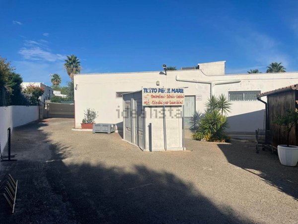 locale commerciale in affitto ad Ostuni in zona Rosa Marina