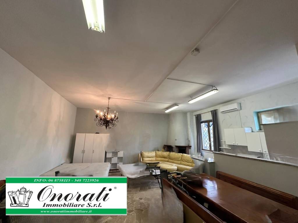 locale commerciale in affitto ad Ostuni in zona Villanova