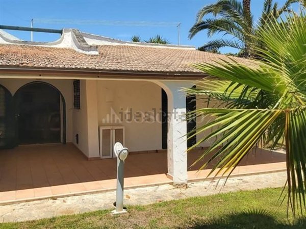 casa indipendente in affitto ad Ostuni in zona Rosa Marina