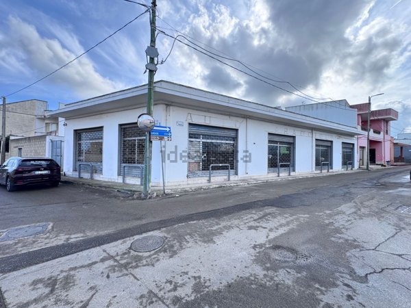 locale commerciale in affitto a Torchiarolo