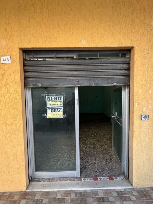 locale commerciale in affitto a Calimera