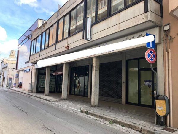 locale commerciale in affitto a Calimera