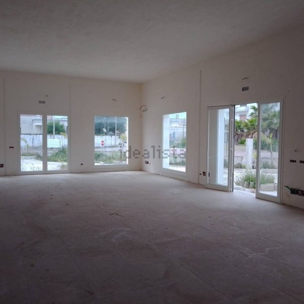 locale commerciale in affitto a Castri di Lecce