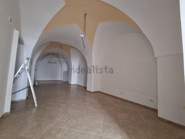 locale commerciale in affitto a Copertino