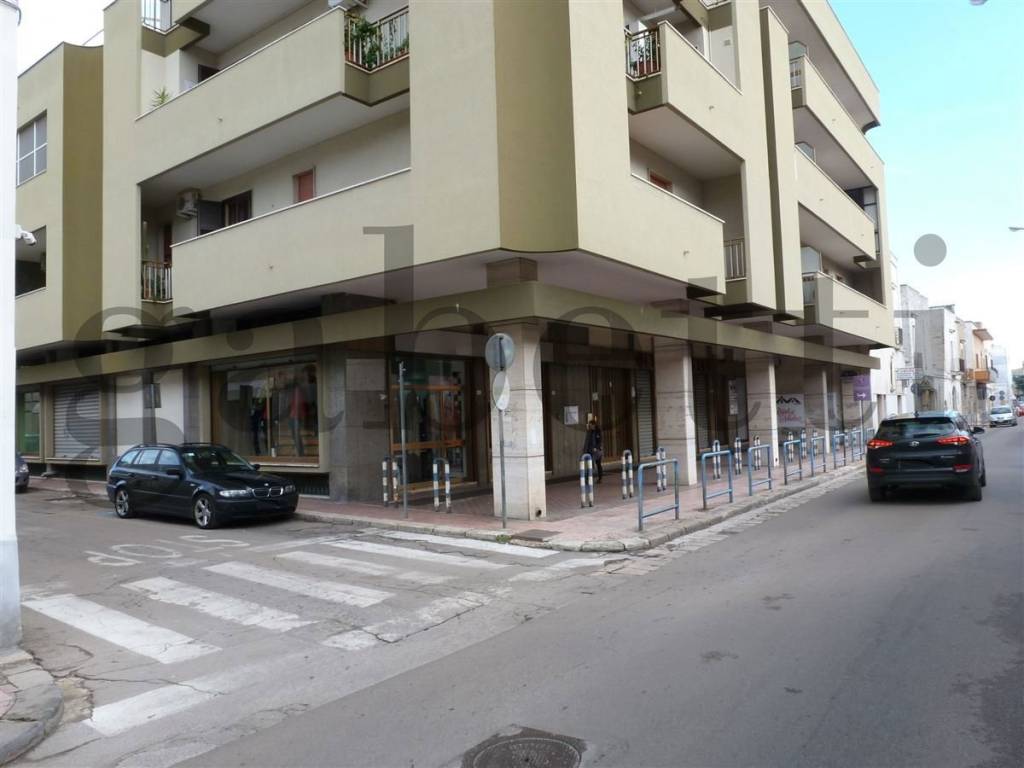 locale commerciale in affitto a Copertino