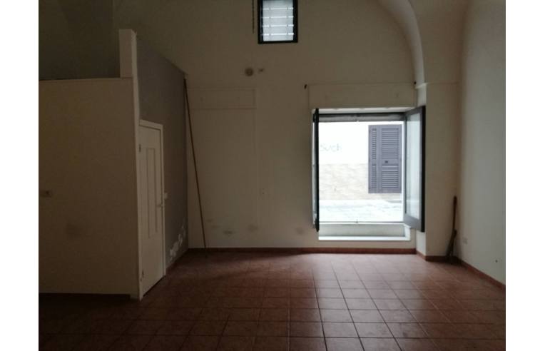 locale commerciale in affitto a Copertino