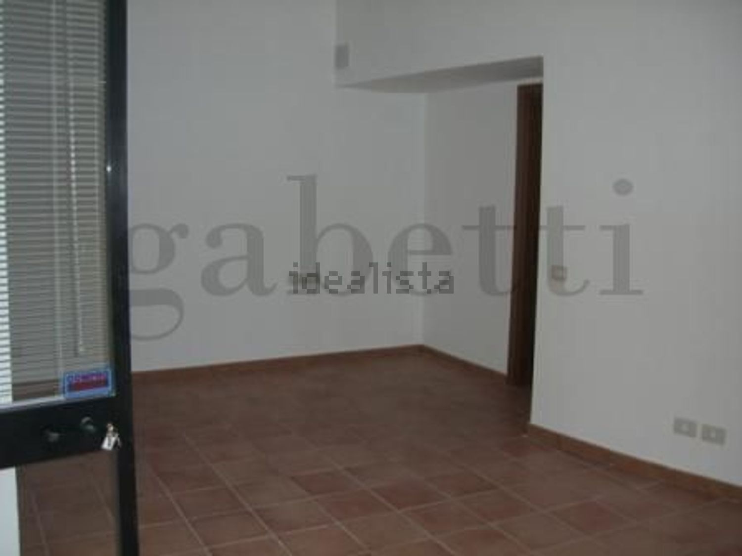 locale commerciale in affitto a Copertino