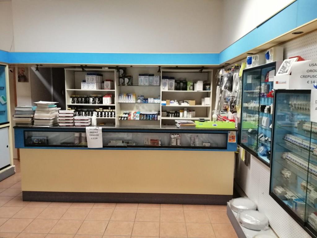 locale commerciale in affitto a Copertino