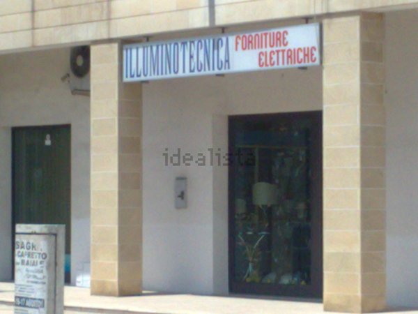 locale commerciale in affitto a Copertino