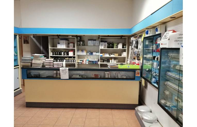 locale commerciale in affitto a Copertino