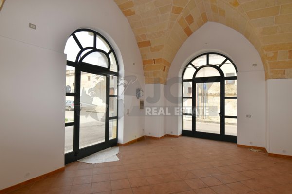 locale commerciale in affitto a Copertino