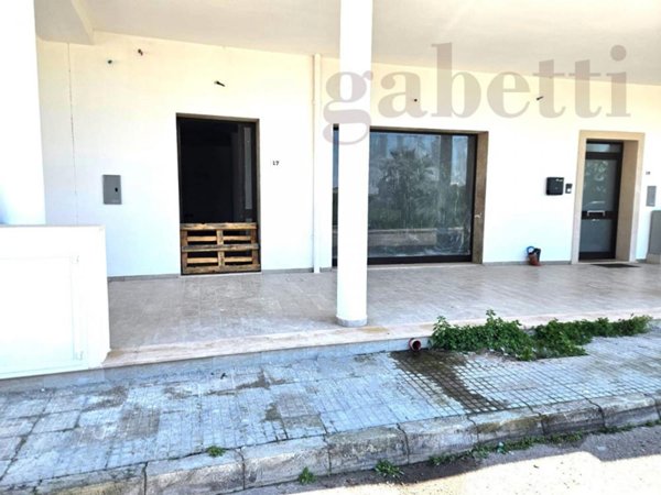negozio in affitto a Copertino